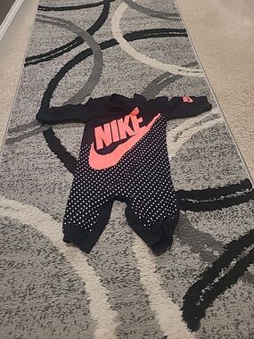 Nike Black Pink Baby Girls One Piece Outfit Size 3 Months